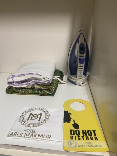 a white counter with a no not disturb sign and towels at Hotel DarulMakmur Jerantut in Jerantut