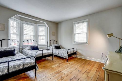a room with three beds and two windows at Victorian Manor on Main w 6 beds-10 mins to Lanc in Mountville