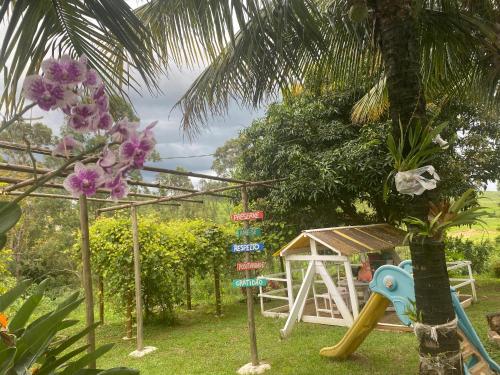 Taman di luar Recanto das Orquideas