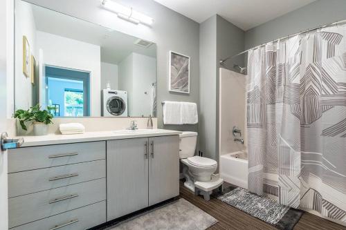One bedroom luxury apartment (Gym, Wifi, Parking, Rooftop Deck)_2