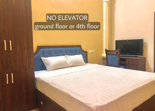 a bedroom with a bed with a no elevator ground floor or floor at Hanoi Hidden Guest House in Hanoi