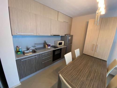 Kuchyň nebo kuchyňský kout v ubytování Lovely 1-bedroom appartment in Sofia near Vitosha
