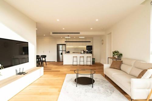 Η κουζίνα ή μικρή κουζίνα στο 3BR w/ Free Parking - Walk to Chadstone!