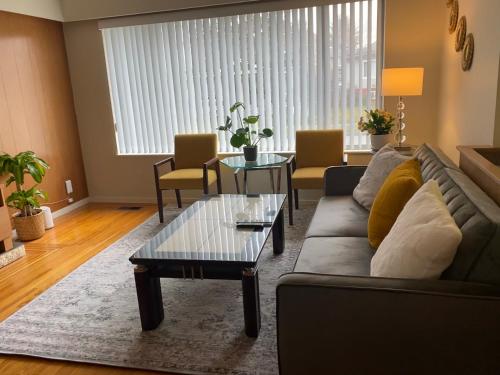 a living room with a couch and a coffee table at 舒服民宿 in Vancouver