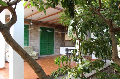 Bangunan di mana terletaknya rumah percutian