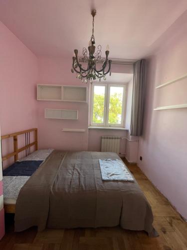 Кровать или кровати в номере Wyspiańskiego