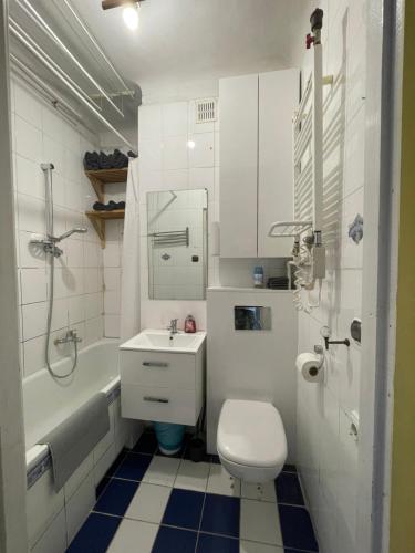 A bathroom at Wyspiańskiego