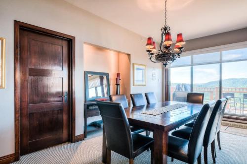 a dining room with a table and chairs at Luxurious Altitude Ski-in/Ski-out in Mont-Tremblant