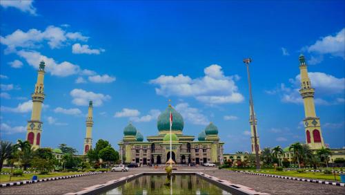 a mosque with a fountain in front of it at Grand Jatra Hotel Pekanbaru in Pekanbaru