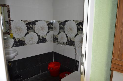 Bilik mandi di Upvan Guest House and Residence