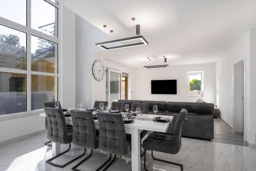 Luxury Colosseum