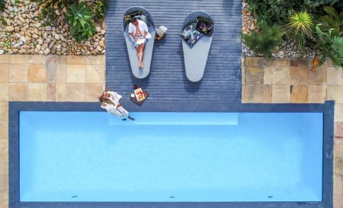 Bazén v ubytování Dolphin Bay Boutique Hotel and Spa nebo v jeho okolí