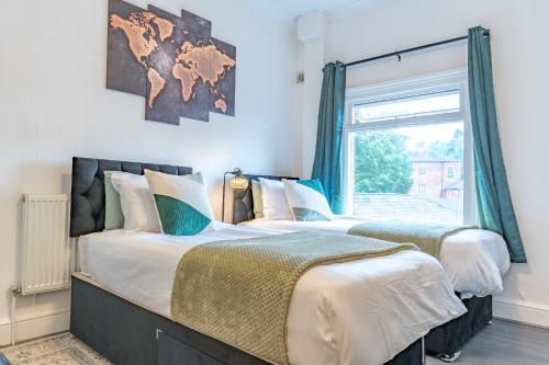 two beds in a bedroom with a window at Urban Artistic studio in Leicester in Leicester