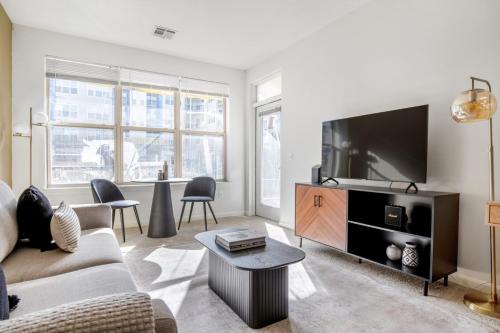 Φωτογραφία από το άλμπουμ του Somerville 1br w wd gym roof nr Assembly T BOS-840 σε Somerville