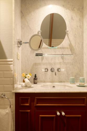 a bathroom with a sink and a mirror at Valverde Santar Hotel & SPA - Relais & Châteaux in Santar
