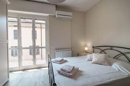 Postel nebo postele na pokoji v ubytování Lovely suite with private parking in Como