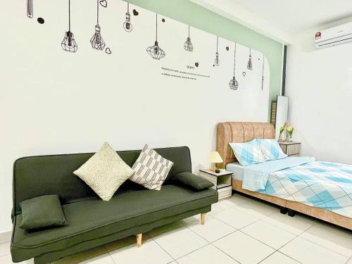 Postel nebo postele na pokoji v ubytování NETIZEN near MRT 2-3pax Cozy Stay