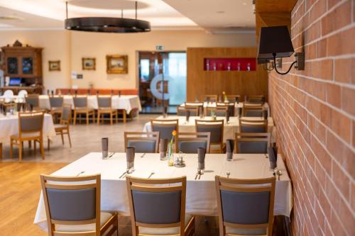 Hotel Dolenjcにあるレストランまたは飲食店