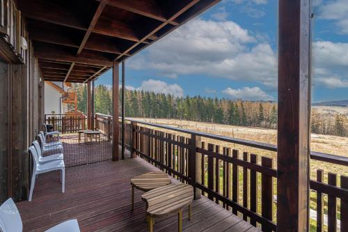 Un balcón o terraza de Apartmány Modřínová Archa s privátní saunou