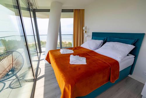 Posteľ alebo postele v izbe v ubytovaní WAVE private apartament - Sea View