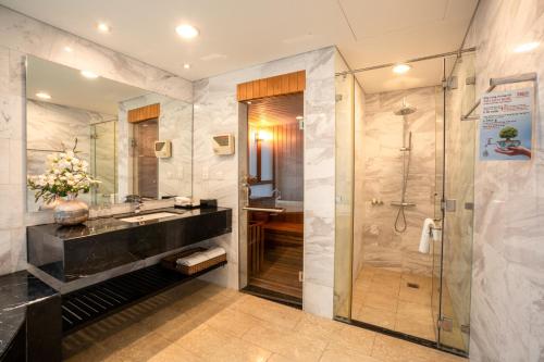 Ένα μπάνιο στο My Way Hotel & Residence Ha Noi