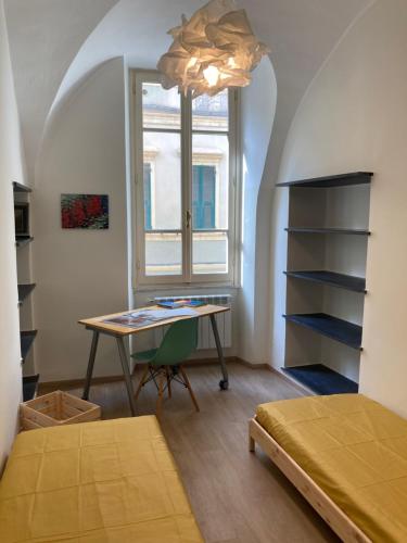 a room with a desk and a window and a bed at La casa di Toni 2 passi dal mare in Finale Ligure