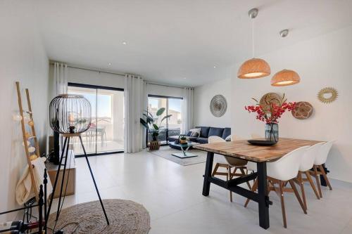 Brand New Gorgeous 2 Bed Apartment at Estepona Hills!