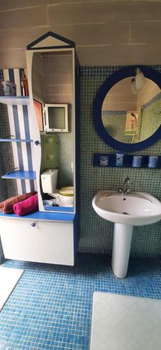 a bathroom with a sink and a toilet at Nuit insolite in Vias