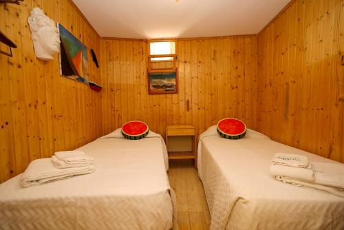 Giường trong phòng chung tại A74 - Rua do Canal 1 Bed Flat