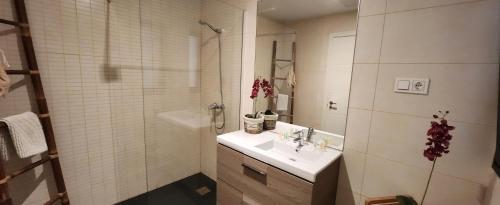 a white bathroom with a sink and a shower at Beach Life in Villaverde