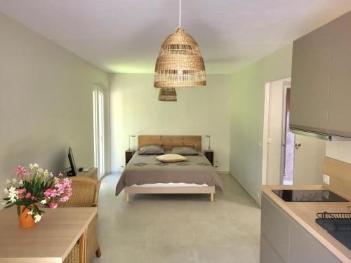 a bedroom with a bed and a kitchen with at La villa Roméo, piscine et spa in Sainte-Maxime