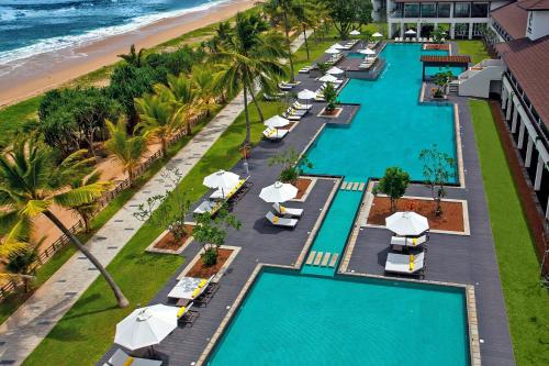 Bazén v ubytování NH Bentota Ceysands Resort nebo v jeho okolí
