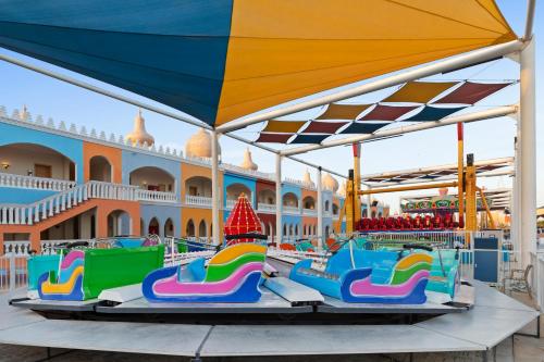 Bazén v ubytování Pickalbatros Alf Leila Wa Leila Resort - Neverland Hurghada nebo v jeho okolí
