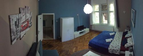 Ένα ή περισσότερα κρεβάτια σε δωμάτιο στο Apartman studio Square