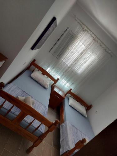 an overhead view of two bunk beds in a room at Apartmani Kasteljan 12, Stara Novalja in Stara Novalja