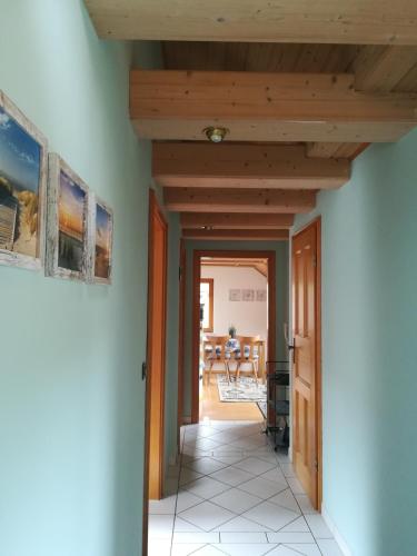 a hallway leading to a dining room with a wooden ceiling at Ferienwohnung Hopfengärtner in Hiltpoltstein