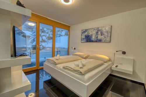 Postel nebo postele na pokoji v ubytování Design-Suite Pasithéa - by Alpen Apartments