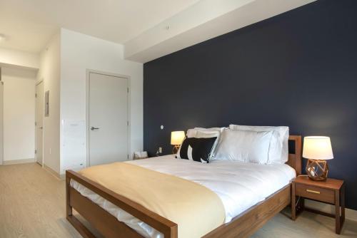 a bedroom with a large bed with a black wall at Hayes Valley Studio w Rooftop WD 1 min to BART SFO-108 in San Francisco
