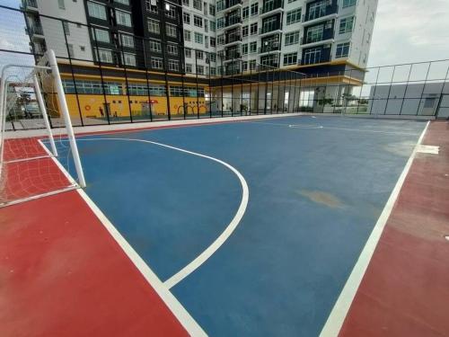 Tenis dan/atau kemudahan skuasy di Crystal Luxury House 高级水晶屋 Near Jonker street atau berdekatan