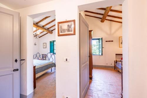 a hallway with a bedroom and a bed in a house at Semidetached Villa Shared Pool - Happy Rentals in Colle