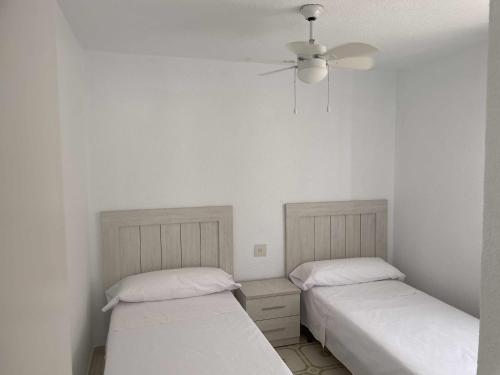 Postel nebo postele na pokoji v ubytování Calabardina Playa con Wifi y aire acondicionado