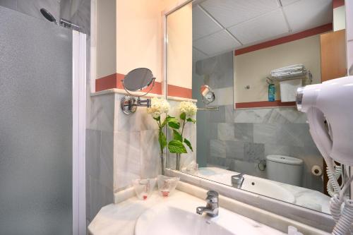 Un baño de Hotel Murillo