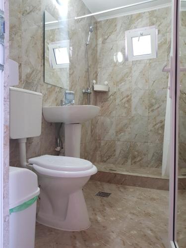 Ένα μπάνιο στο EVANA HOUSE