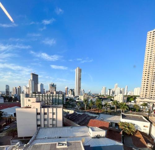 Pemandangan umum bagi Goiânia atau pemandangan bandar yang diambil dari apartmen