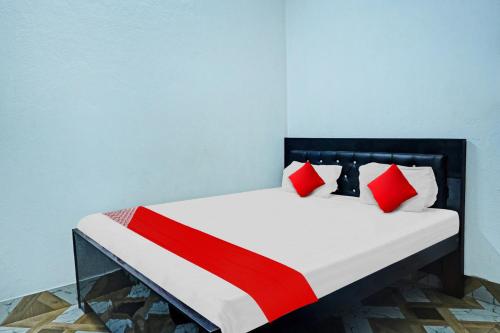 מיטה או מיטות בחדר ב-Flagship Hotel The Royal King