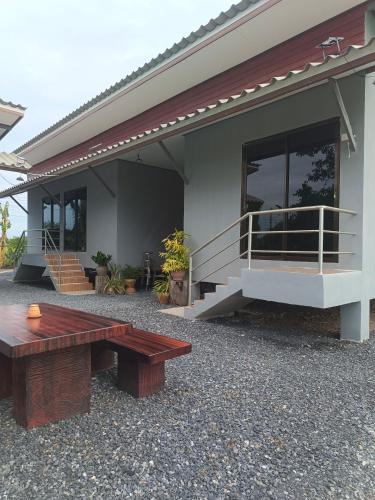 Bangunan di mana terletaknya rumah percutian