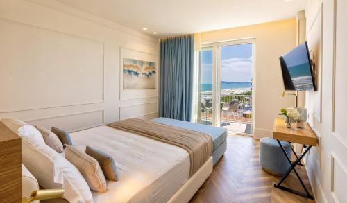 TV a/nebo společenská místnost v ubytování Hotel Abner's