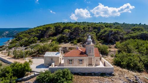 Phenomenal Pucisca Lighthouse - 2 Bedrooms - Floor Heating & Private Jacuzzi