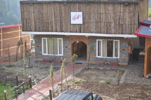 Un jardín fuera de Hiraeth Shangarh, Sainj Valley
