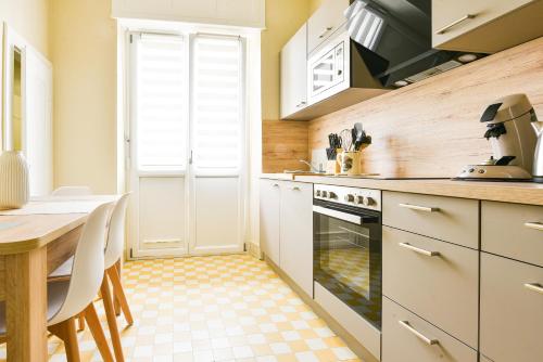 a kitchen with a table and a stove top oven at Appartement chaleureux Orangerie in Strasbourg